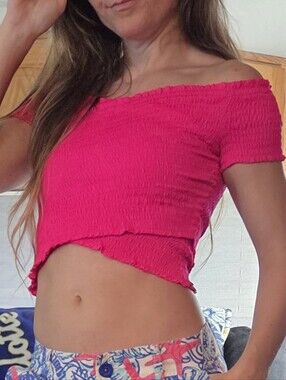 BB Dakota Steve Madden Bright Pink Smocked Off-Shoulder Crop Top XS Like New